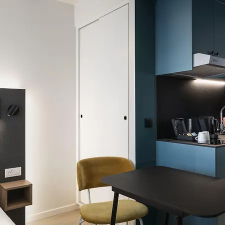 Готель Adagio Access Centrum Dampoort 3*