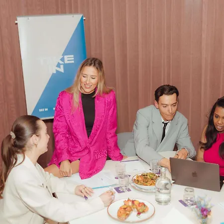 Hotel Adagio Access Centrum Dampoort 3*