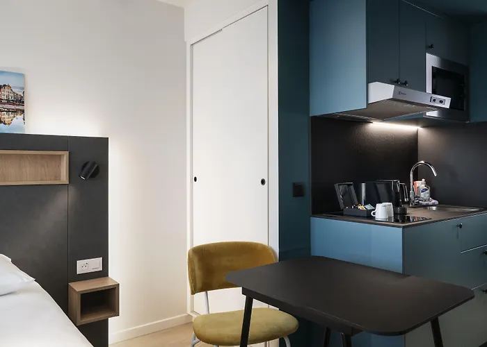 Hotel Adagio Access Centrum Dampoort 3*